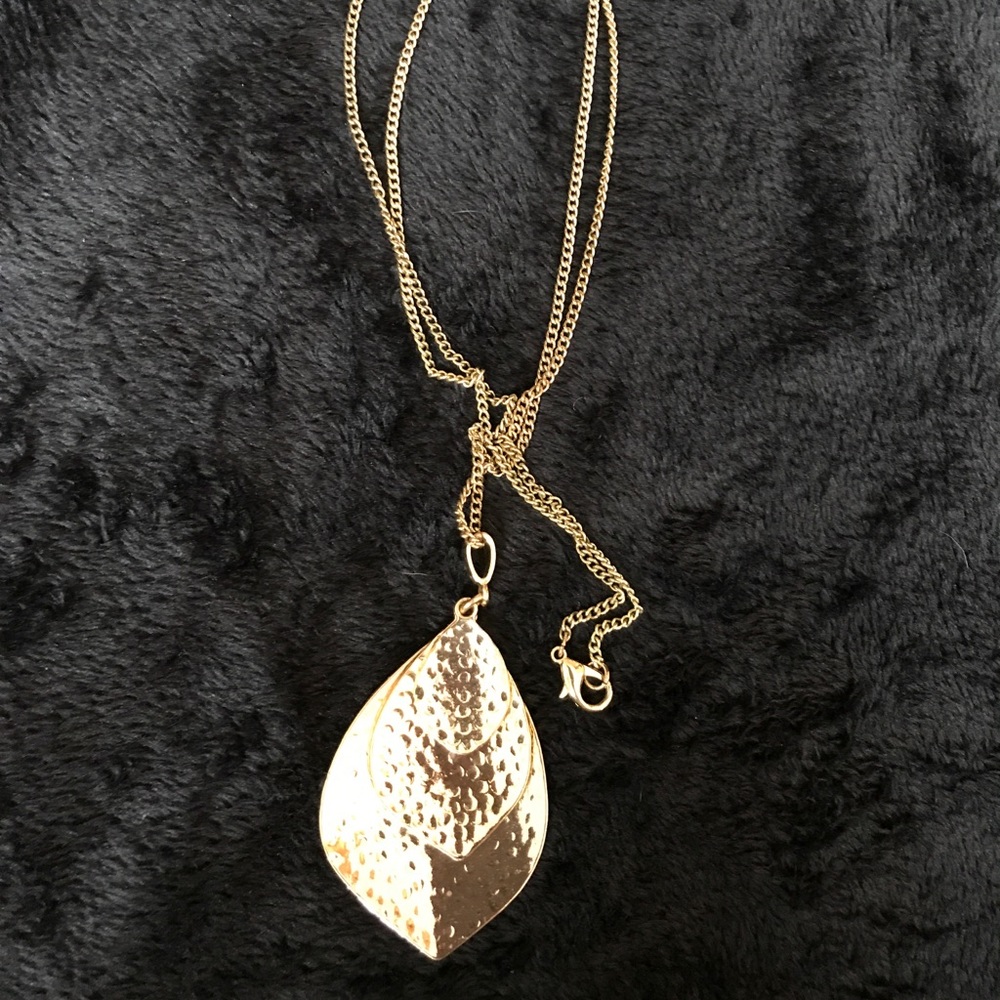 Gold 3 leaf pendant long necklace